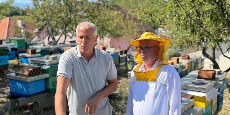 Smajl Latifi viziton bletarin Enver Kabashi në Zoqishtë