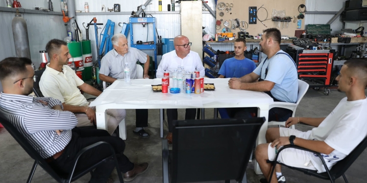 Smajl Latifi viziton kompaninë “Verlind Trans” në Rahovec