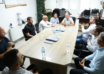 Rahovec: Smajl Latifi viziton kompaninë “Sylka” Sh.P.K