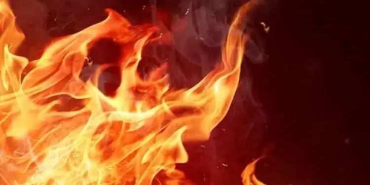Zjarri del jashtë kontrollit në Novobërdë, derisa gruaja po gatuante