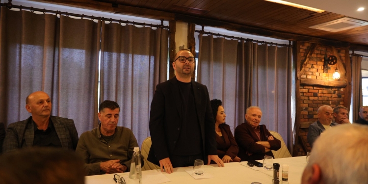 Arbër Ismajli: Mësimdhënësit e Gjilanit janë shtylla e shpresës për ndryshim