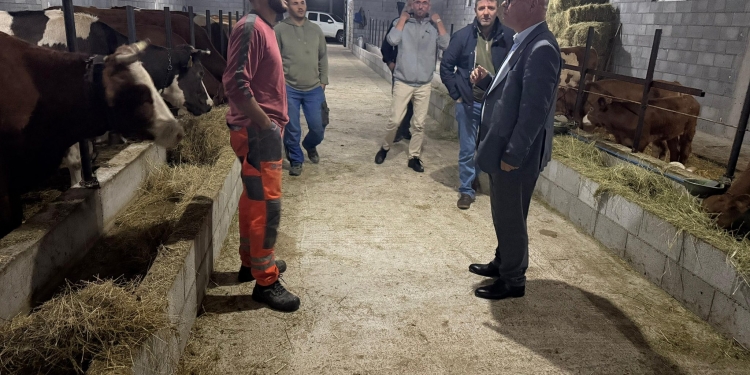 Smajl Latifi viziton fermerin e blegtorin Shefqet Kastrati në Zatriq