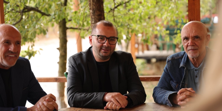 Arbër Ismajli viziton “Lura Agroturizëm” në Makresh: tradita dhe inovacioni në shërbim të turizmit