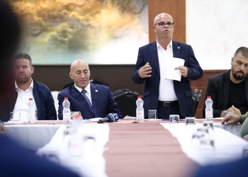 Smajl Latifi dhe Ramush Haradinaj me bujqit e Rahovecit: Bujqësia, prioritet i mandati të ri qeverisës