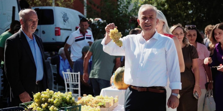 Bali Muharremaj uron qytetarët me një mesazh të shkurtër: “Vikend të mbarë”