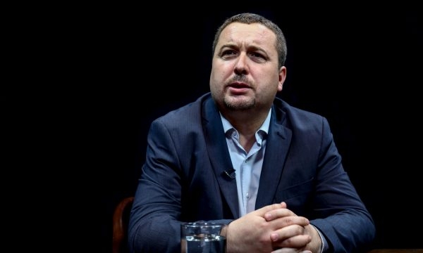 Paralajmëron Blerim Latifi: Jemi duke rënë në humnerë diplomatike
