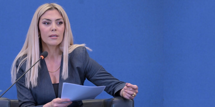 Deliu-Kodra: Diplomacia e Kosovës në nivelin më të dobët në pesë vitet e fundit, marrëdhëniet me SHBA-të dhe BE-në në krizë