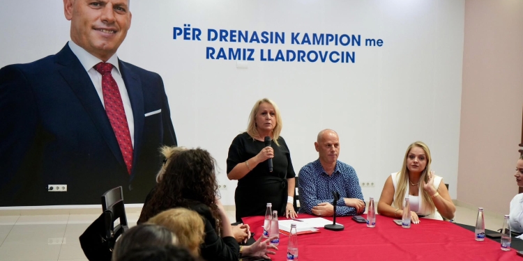 Gratë e Drenasit i japin mbështetje Ramiz Lladrovcit për zgjedhjet e 12 tetorit