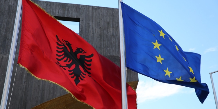 Sondazhi: Cilat shtete janë pro dhe skeptikë për anëtarësimin e Shqipërisë në BE