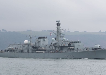 Kina paralajmëron Britaninë dhe ShBA-në pasi anijet u kaluan nëpër Ngushticën e Tajvanit