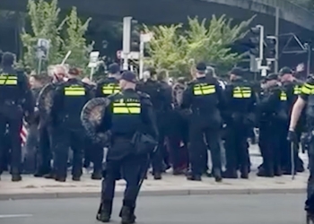 Media holandeze raporton për protestën kundër Gjykatës Speciale në Hagë
