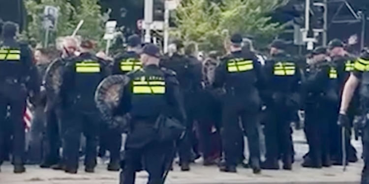 Media holandeze raporton për protestën kundër Gjykatës Speciale në Hagë