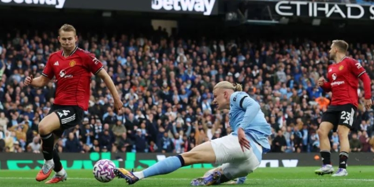 Manchesteri ngjyroset me të kaltër, City mposht bindshëm Unitedin
