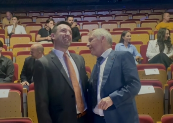 Basha dhe ambasadori gjerman Rohde në humor të mirë në Forumin Rinor të RYCO-s