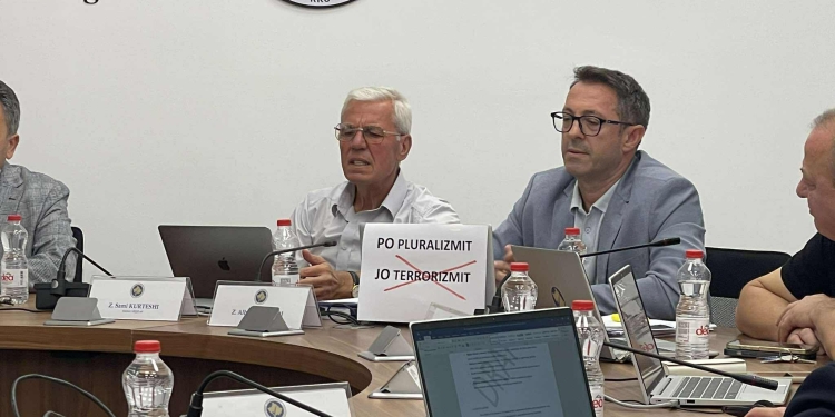 Debate në KQZ për Listën e Votuesve, përplasje mes përfaqësuesve të VV-së dhe Listës Serbe