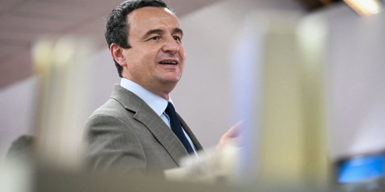 Albin Kurti telefonon Edon Zhegrovën pas transferimit: Ne të gjithë jemi krenarë me të
