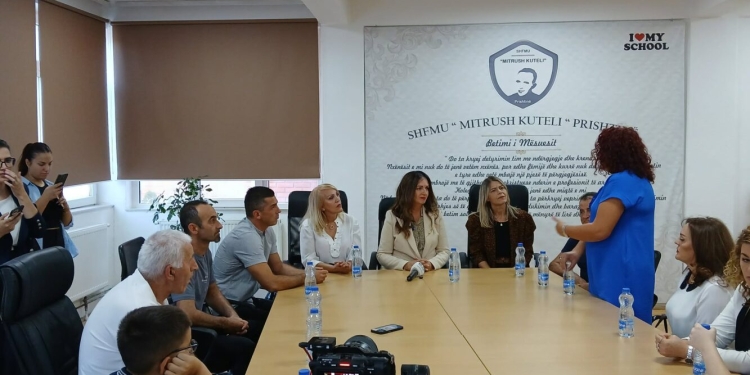 Nagavci: 500 asistentë për fëmijët me nevoja të veçanta, po forcohet gjithëpërfshirja në shkolla