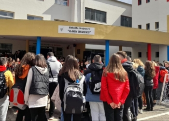 Sot nis viti i ri shkollor, Kryetari Rama viziton dy shkolla në Kryeqytet