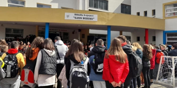 Sot nis viti i ri shkollor, Kryetari Rama viziton dy shkolla në Kryeqytet
