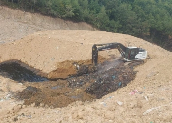 Lokacioni i dyshuar për varrezë masive në Kozhle është përdorur si deponi mbeturinash