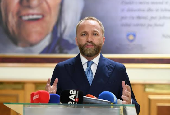 Tahiri: Edhe nga burgu, Hashim Thaçi e mban Amerikën në krah të Kosovës