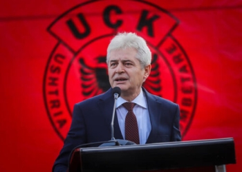 Ali Ahmeti: Dëshmia e James Rubin “çmontoi propagandën dhe shpifjet dashakeqe”