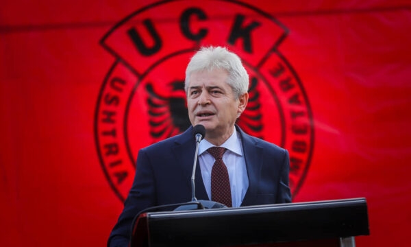 Ali Ahmeti: Dëshmia e James Rubin “çmontoi propagandën dhe shpifjet dashakeqe”