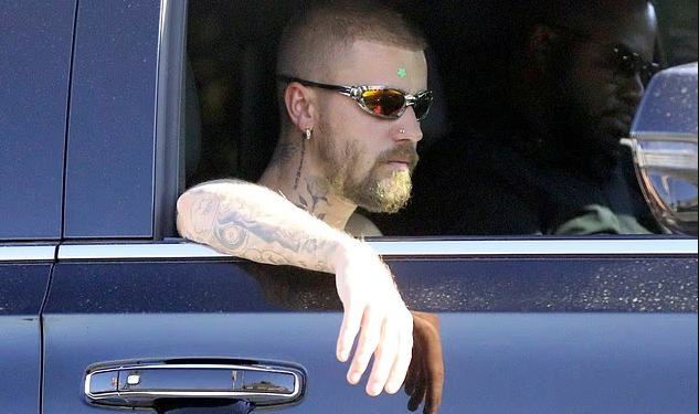 Justin Bieber shfaqet me një pamje të re