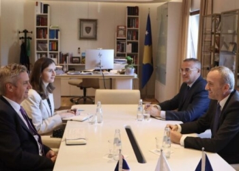 Ambasadori britanik takohet me kreun e Kushtetueses: Presim që vendimet për konstituimin e Kuvendit të respektohen nga liderët