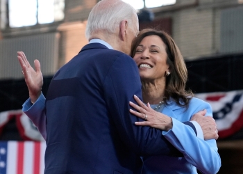 “E zemëruar dhe e zhgënjyer”: Kamala Harris kritike ndaj Joe Bidenit në librin e saj të ri