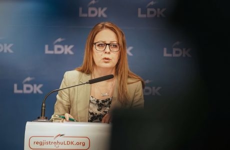 Bajrami: Kurti dhe VV po zbatojnë në përpikëri agjendën e Serbisë dhe Rusisë që Kosova të shkëpusë raportet me SHBA-në