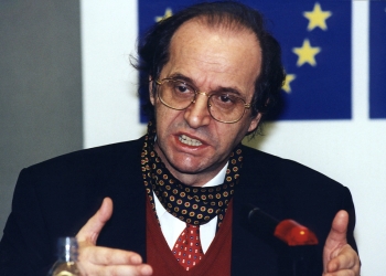 Ish-ambasadori Ukshini: Rugova s’ka bërë kurrfarë drame pas atentatit, Osmani po ekzagjeron tejmase për kameramanin
