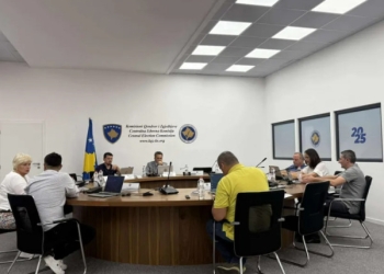 KQZ miraton procedurën për votimin jashtë Kosovës: Zarfi me fletëvotime duhet të pranohet vetëm nga personi i regjistruar