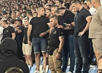 Të kërkuarit për sulmin në Banjskë, të pranishëm në ndeshjen Serbi-Angli
