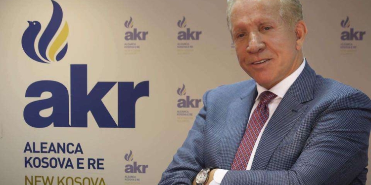 Behgjet Pacolli dorëhiqet nga drejtimi i AKR-së, Vesel Makolli emërohet ushtrues detyre