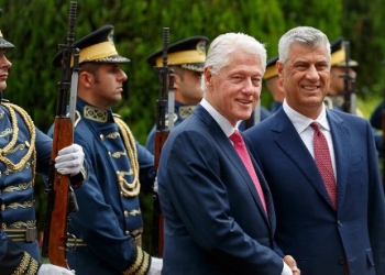 Telefonata e Hashim Thaçit me Bill Clinton-it, Rubin tregon se sa “mbresëlënëse” ishte për presidentin