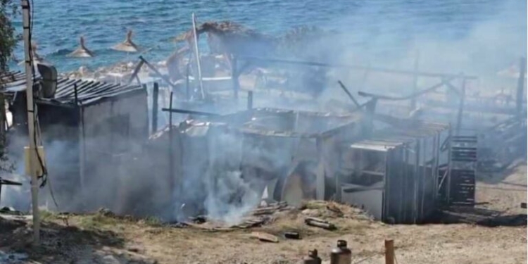 Zjarr në Radhimë, digjet një lokal  buzë detit