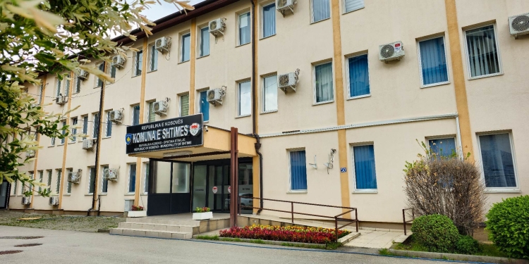 Tenderi për sallat sportive në Shtime përfundon në OSHP – operatorët flasin për favorizim