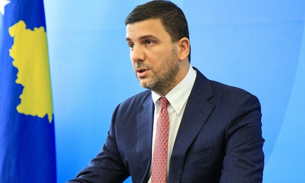 Dëshmia e James Rubin pro-Thaçit, Krasniqi: Populli ynë thotë “trimi i mirë, me shokë shumë”