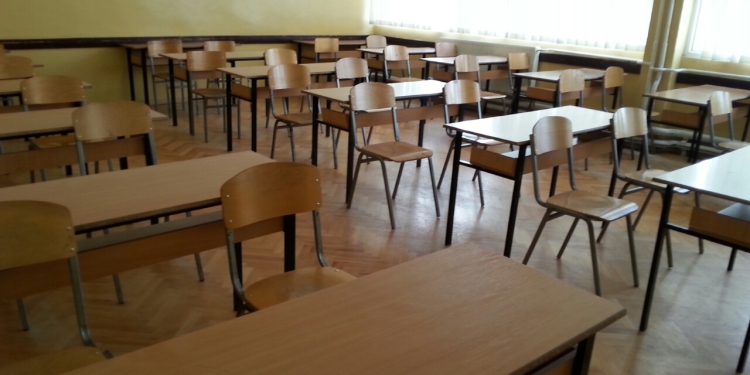 U ndalohet shkollave në Pejë të kërkojnë para nga prindërit