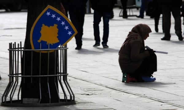 AKB-ja: Të pasurit po ikin, ndërsa të varfrit po shtohen