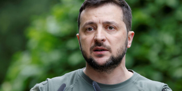 Zelensky refuzon ftesën e Putinit: Mund të vijë në Kiev