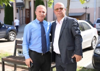 Smajl Latifi uron ish-drejtorin Avni Morina pas shpalljes së pafajshëm nga Gjykata Supreme