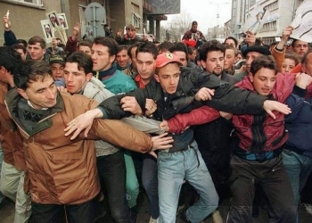Smajl Latifi kujton Kryengritjen Studentore të 1 Tetorit 1997: “Motor i lirisë dhe rrëzimit të pushtuesit”