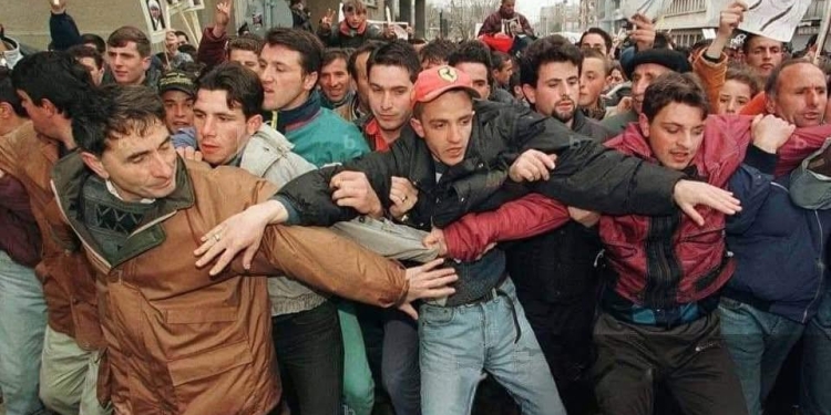 Smajl Latifi kujton Kryengritjen Studentore të 1 Tetorit 1997: “Motor i lirisë dhe rrëzimit të pushtuesit”