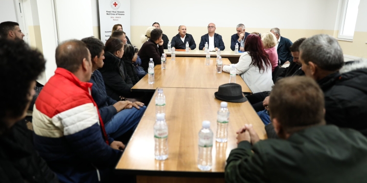 Smajl Latifi takohet me Handikos dhe Kryqin e Kuq në Rahovec