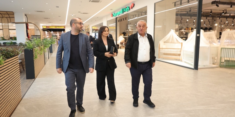 Arbër Ismajli viziton “Grande Mall” në Gjilan: Investimet serioze sjellin zhvillim dhe mundësi