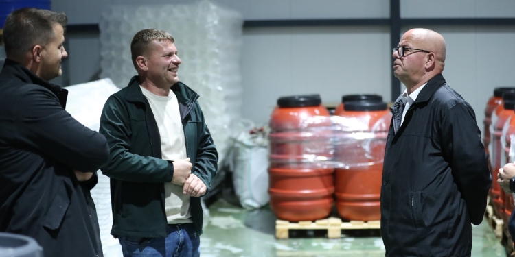 Smajl Latifi viziton kompaninë “Apetiti” në Krushë të Madhe – shembull suksesi që forcon ekonominë lokale