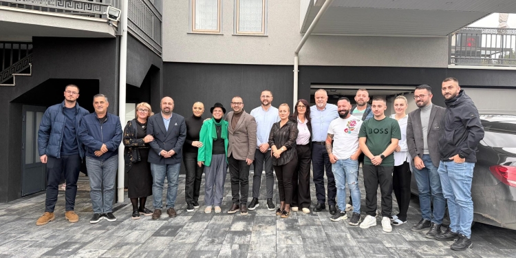 Arbër Ismajli viziton Velekincën, premton zhvillim dhe projekte për të rinjtë