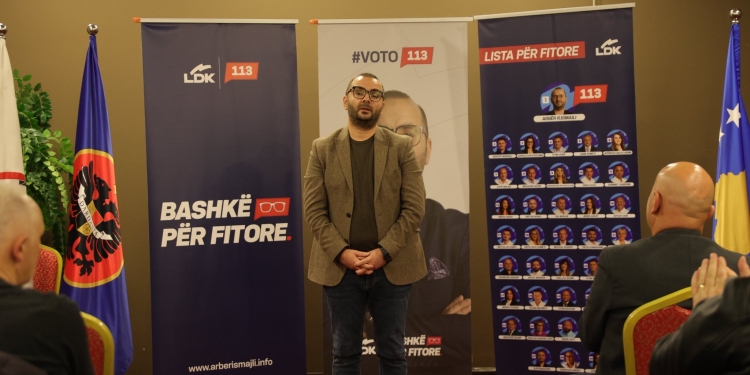 Arbër Ismajli viziton profesionistët e shëndetësisë në Gjilan: Përkrahje dhe respekt për mantelbardhët